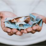 Εθνική σύνταξη 2025: Τα «ψιλά γράμματα» που πρέπει να γνωρίζετε για τα νέα ποσά