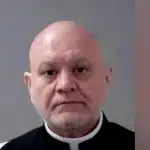 Εξορκιστής ιερέας κατηγορείται ότι ξερίζωσε τα μαλλιά 13χρονης και τα έφαγε – «Γρύλιζε» σε παράξενη πνευματική κάθαρση