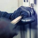 ΠΑΤΡΑ: Δύο διαρρήξεις σε χρόνο “αστραπή” απέναντι από γνωστή ταβέρνα