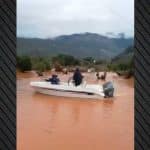 Με ταχύπλοο σκάφος κινούνται οι κάτοικοι στα Περατάτα Κεφαλονιάς για να φτάσουν στα σπίτια τους (ΒΙΝΤΕΟ)