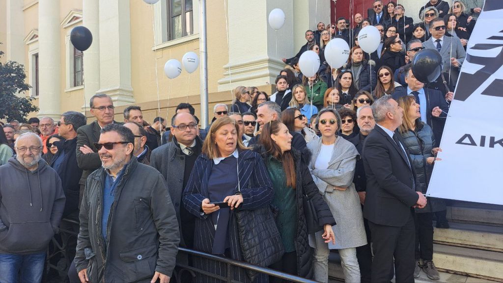 ΠΑΤΡΑ: Η ξεχωριστή και ιδιαίτερη κινητοποίηση των δικηγόρων της Πάτρας