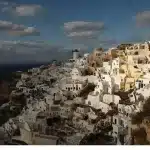 Άκης Τσελέντης: «Πυρά» για την αυθαίρετη δόμηση στην Καλντέρα – «Μέχρι πού θα φτάσει η ασυδοσία;»
