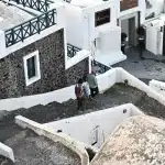 Φόβοι για διαρρήξεις στη Σαντορίνη μετά την αποχώρηση 11.000 κατοίκων - Εντατικές περιπολίες και μπλόκα στους δρόμους
