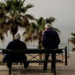 Η Ελλάδα γερνάει: Αυξήθηκε κατά 4 χρόνια η μέση ηλικία του πληθυσμού από το 2014