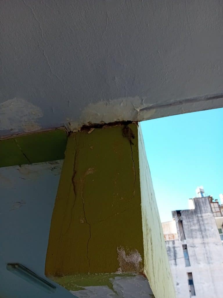 ΥΠΑΡΧΕΙ ΚΙΝΔΥΝΟΣ ΓΙΑ ΤΑ ΠΑΙΔΙΑ ΜΑΣ… ΦΩΝΑΖΟΥΝ ΟΙ ΓΟΝΕΙΣ! Επικίνδυνες ζημιές στο Στρούμπειο… και κανείς δεν έχει ασχοληθεί! ΦΩΤΟ
