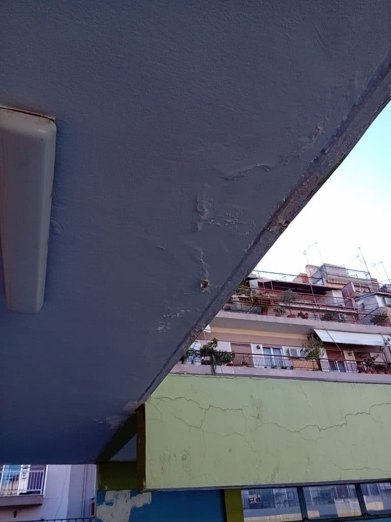 ΥΠΑΡΧΕΙ ΚΙΝΔΥΝΟΣ ΓΙΑ ΤΑ ΠΑΙΔΙΑ ΜΑΣ… ΦΩΝΑΖΟΥΝ ΟΙ ΓΟΝΕΙΣ! Επικίνδυνες ζημιές στο Στρούμπειο… και κανείς δεν έχει ασχοληθεί! ΦΩΤΟ