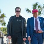 Ο Τραμπ θα αγοράσει ένα «ολοκαίνουργιο Tesla» για να στηρίξει τον Μασκ