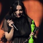 BRIT Awards: Η Charli XCX σάρωσε τα βρετανικά μουσικά βραβεία (βίντεο)