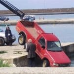 Κυπαρισσία: Αυτοκίνητο έπεσε στο λιμάνι - Διασωληνωμένος ο οδηγός (εικόνες)