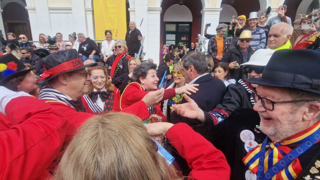 ΠΑΤΡΑ: Ηταν εκεί και ο Περικλής! Η πιο συγκινητική στιγμή στο Καρναβάλι - ΦΩΤΟ