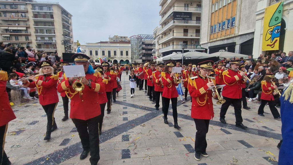 ΔΕΙΤΕ ΦΩΤΟ του FLAMIS.GR απο την μεγάλη παρέλαση (νο 1)