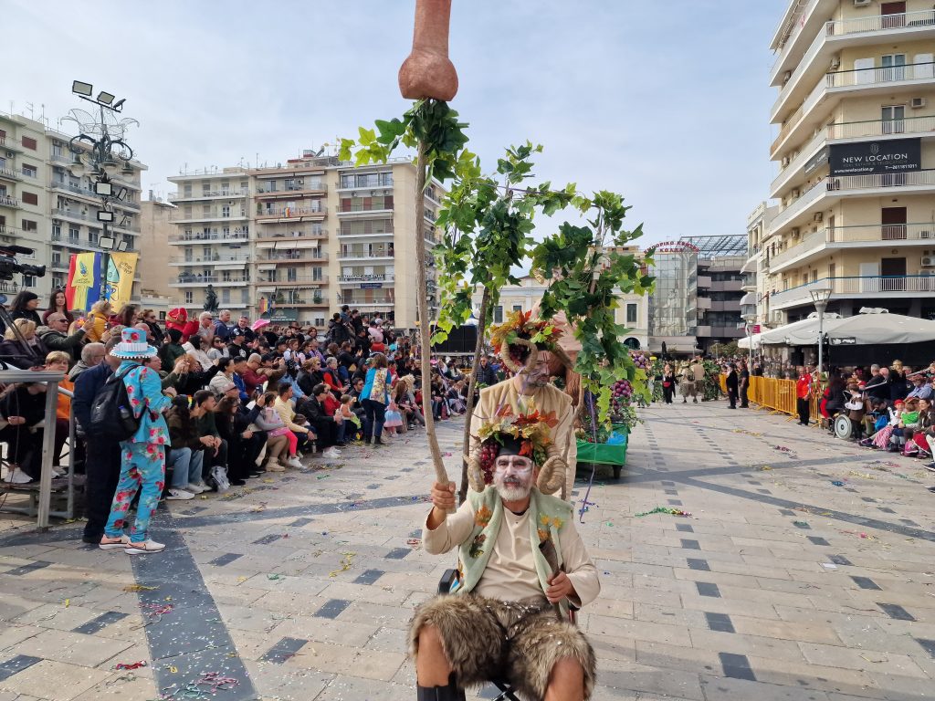 ΔΕΙΤΕ ΦΩΤΟ του FLAMIS.GR απο την μεγάλη παρέλαση (νο 1)