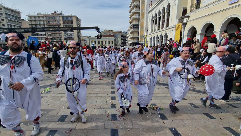 ΔΕΙΤΕ ΦΩΤΟ του FLAMIS.GR απο την μεγάλη παρέλαση (νο 1)