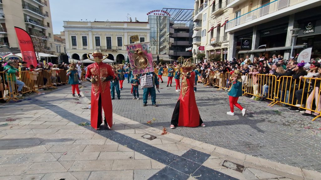 ΔΕΙΤΕ ΦΩΤΟ του FLAMIS.GR απο την μεγάλη παρέλαση (νο 1)