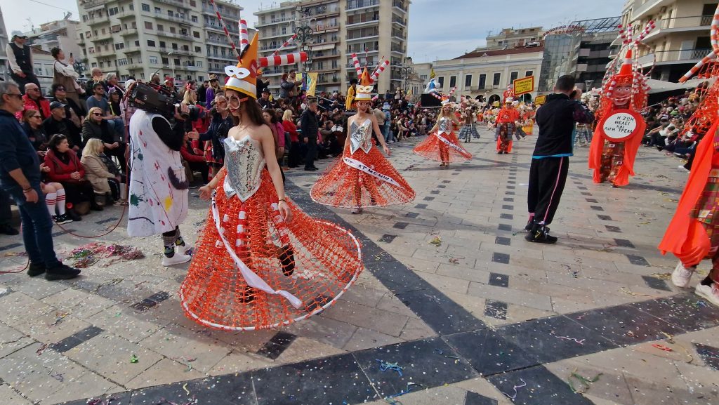 ΔΕΙΤΕ ΦΩΤΟ του FLAMIS.GR απο την μεγάλη παρέλαση (νο 1)