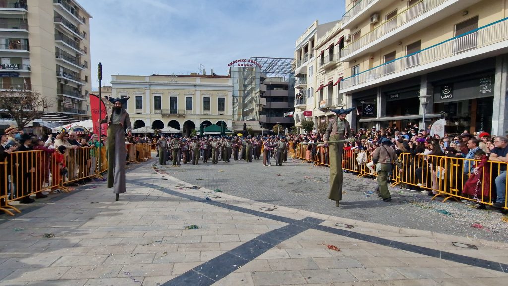 ΔΕΙΤΕ ΦΩΤΟ του FLAMIS.GR απο την μεγάλη παρέλαση (νο 1)