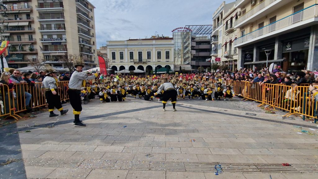 ΔΕΙΤΕ ΦΩΤΟ του FLAMIS.GR απο την μεγάλη παρέλαση (νο 1)