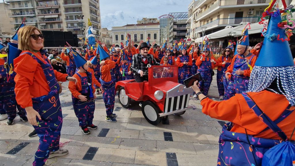 ΔΕΙΤΕ ΦΩΤΟ του FLAMIS.GR απο την μεγάλη παρέλαση (νο 1)