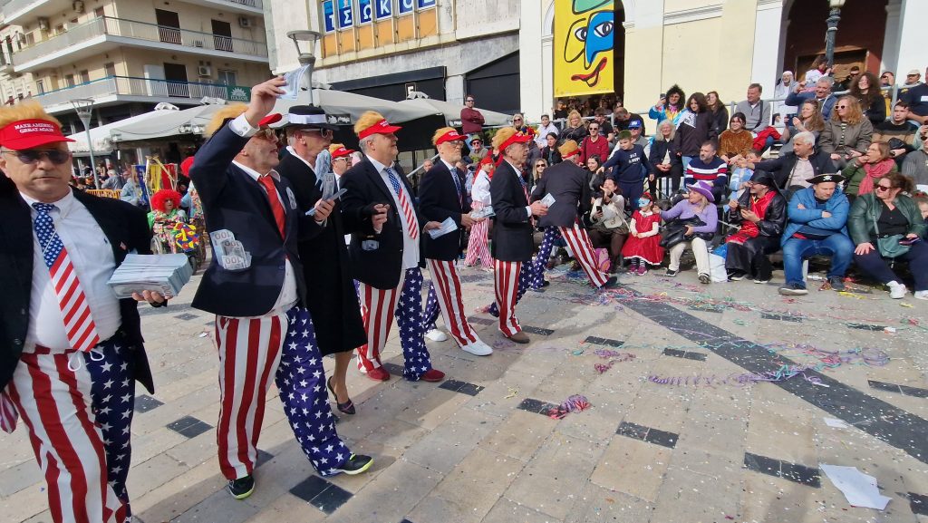 ΔΕΙΤΕ ΦΩΤΟ του FLAMIS.GR απο την μεγάλη παρέλαση (νο 1)