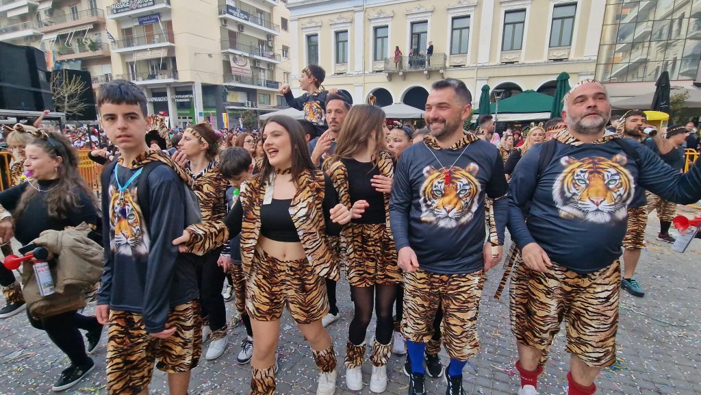 ΔΕΙΤΕ ΦΩΤΟ ΤΟΥ FLAMIS.GR από τη μεγάλη παρέλαση (Νο 3)