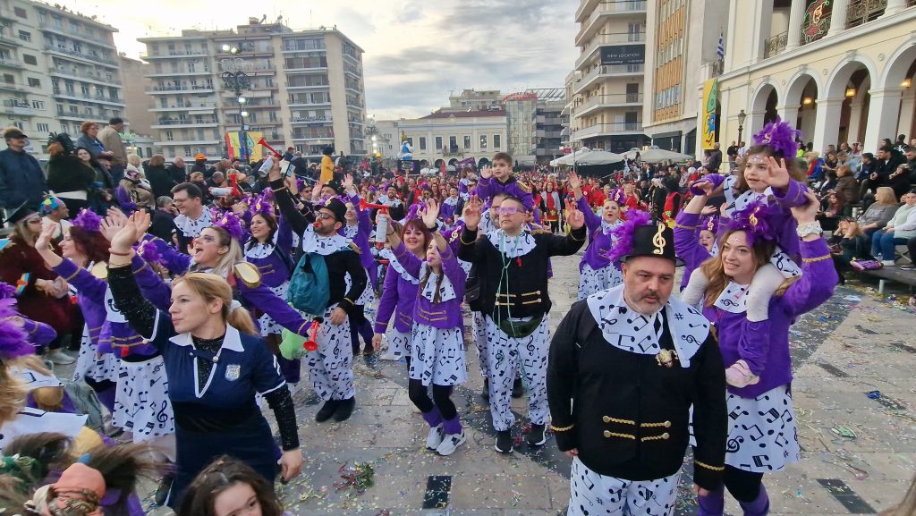 ΔΕΙΤΕ ΦΩΤΟ ΤΟΥ FLAMIS.GR από τη μεγάλη παρέλαση (Νο 3)