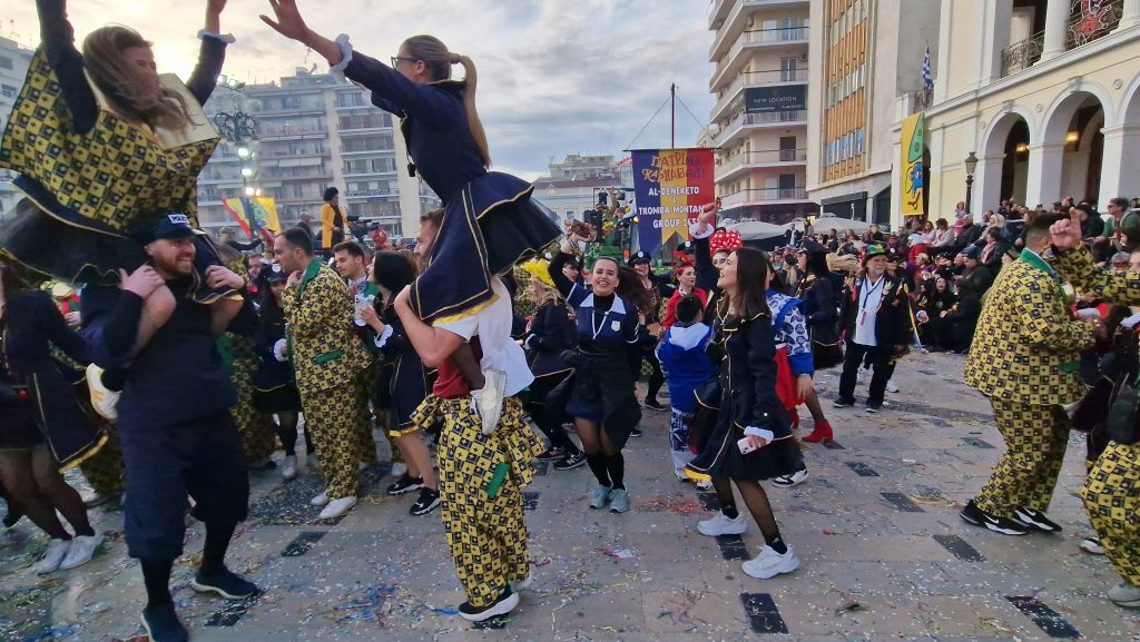 ΔΕΙΤΕ ΦΩΤΟ ΤΟΥ FLAMIS.GR από τη μεγάλη παρέλαση (Νο 3)