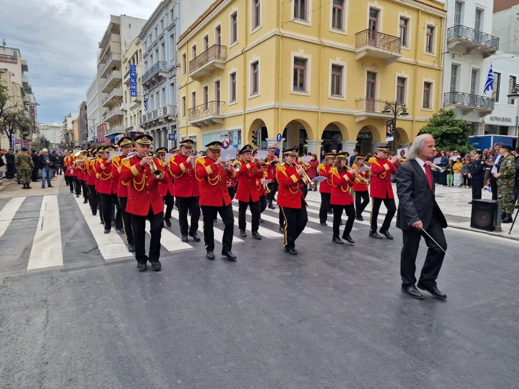 ΔΕΙΤΕ ΠΑΝΩ ΑΠΟ 250 ΦΩΤΟ ΚΑΙ ΒΙΝΤΕΟ: Η μεγάλη παρέλαση της Πάτρας για την Εθνική επέτειο