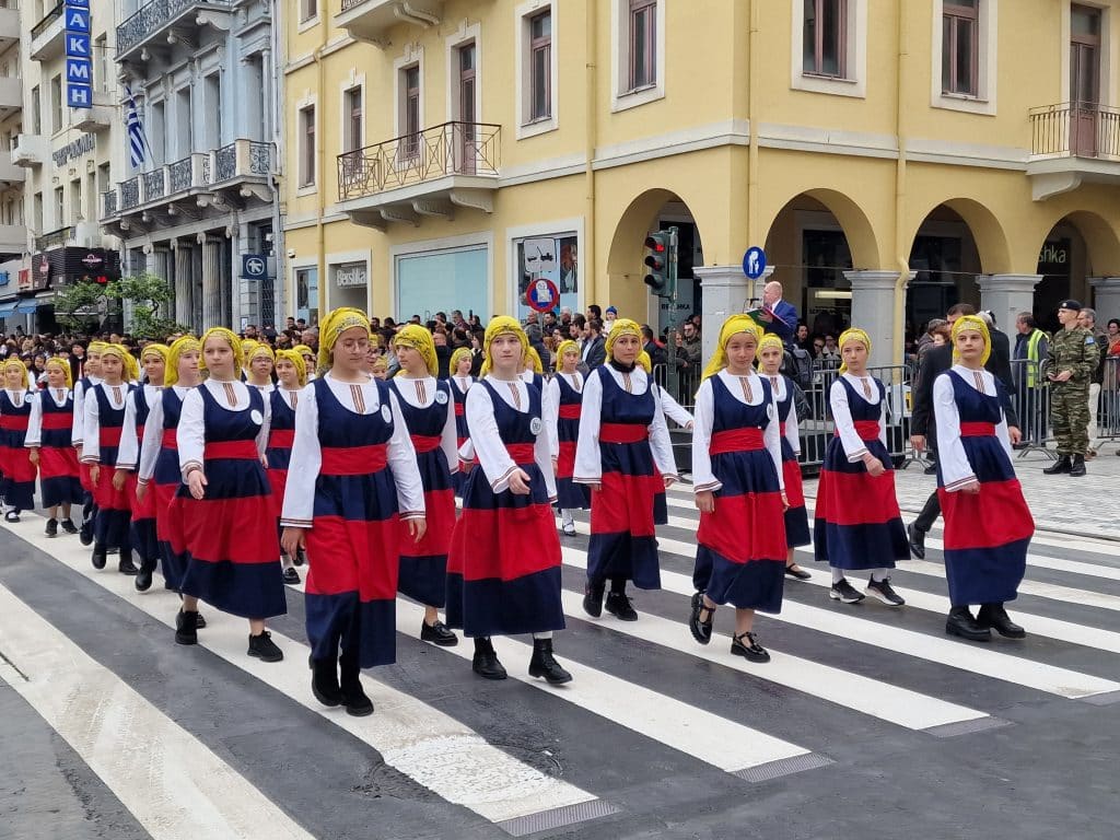 ΔΕΙΤΕ ΠΑΝΩ ΑΠΟ 250 ΦΩΤΟ ΚΑΙ ΒΙΝΤΕΟ: Η μεγάλη παρέλαση της Πάτρας για την Εθνική επέτειο