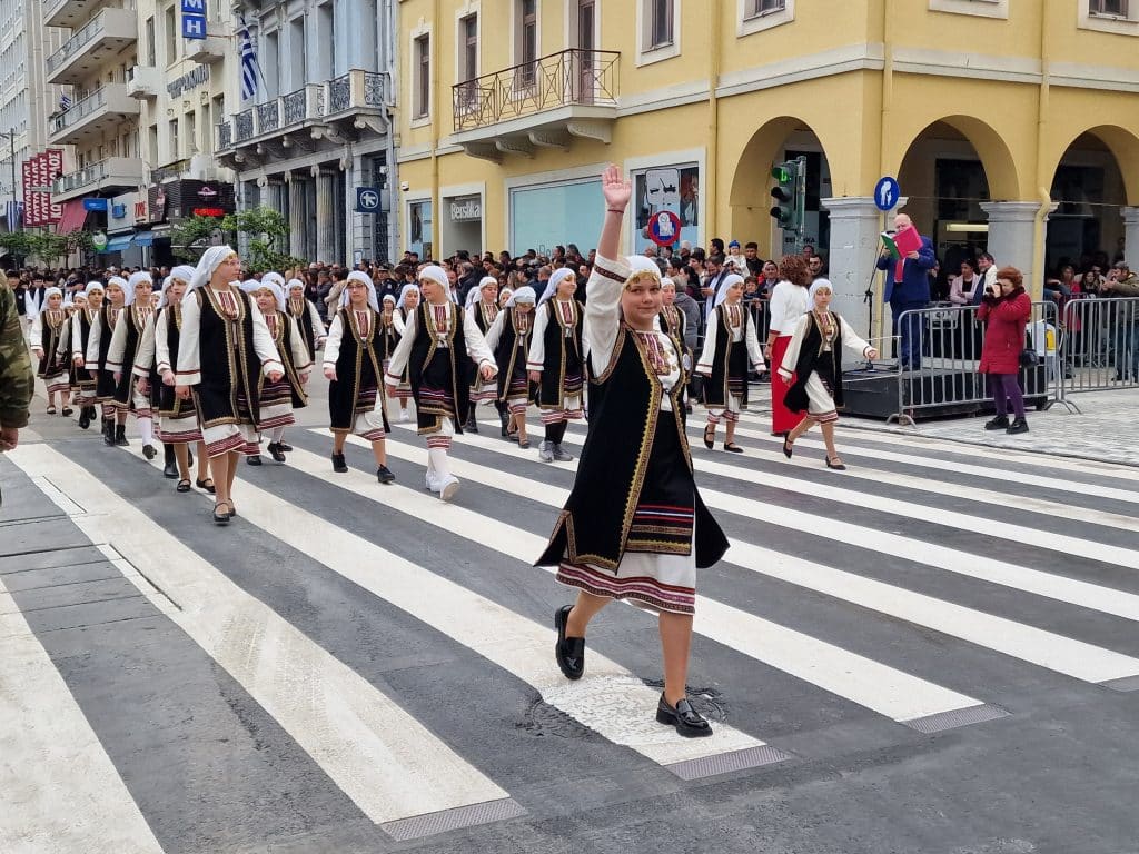 ΔΕΙΤΕ ΠΑΝΩ ΑΠΟ 250 ΦΩΤΟ ΚΑΙ ΒΙΝΤΕΟ: Η μεγάλη παρέλαση της Πάτρας για την Εθνική επέτειο