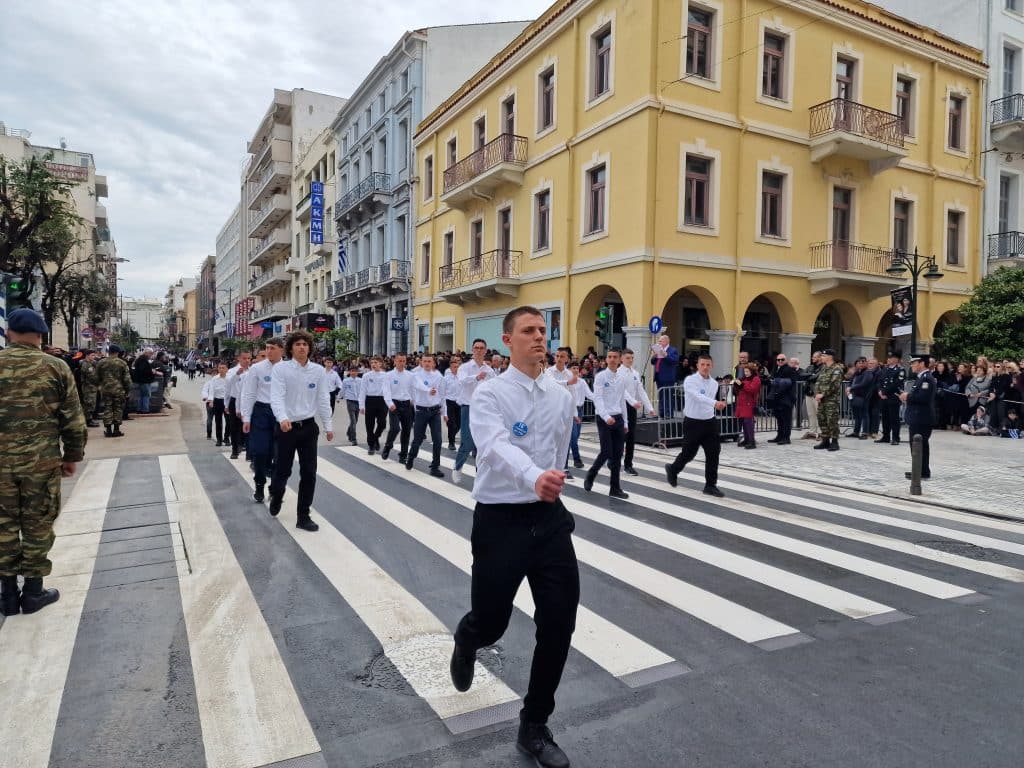 ΔΕΙΤΕ ΠΑΝΩ ΑΠΟ 250 ΦΩΤΟ ΚΑΙ ΒΙΝΤΕΟ: Η μεγάλη παρέλαση της Πάτρας για την Εθνική επέτειο