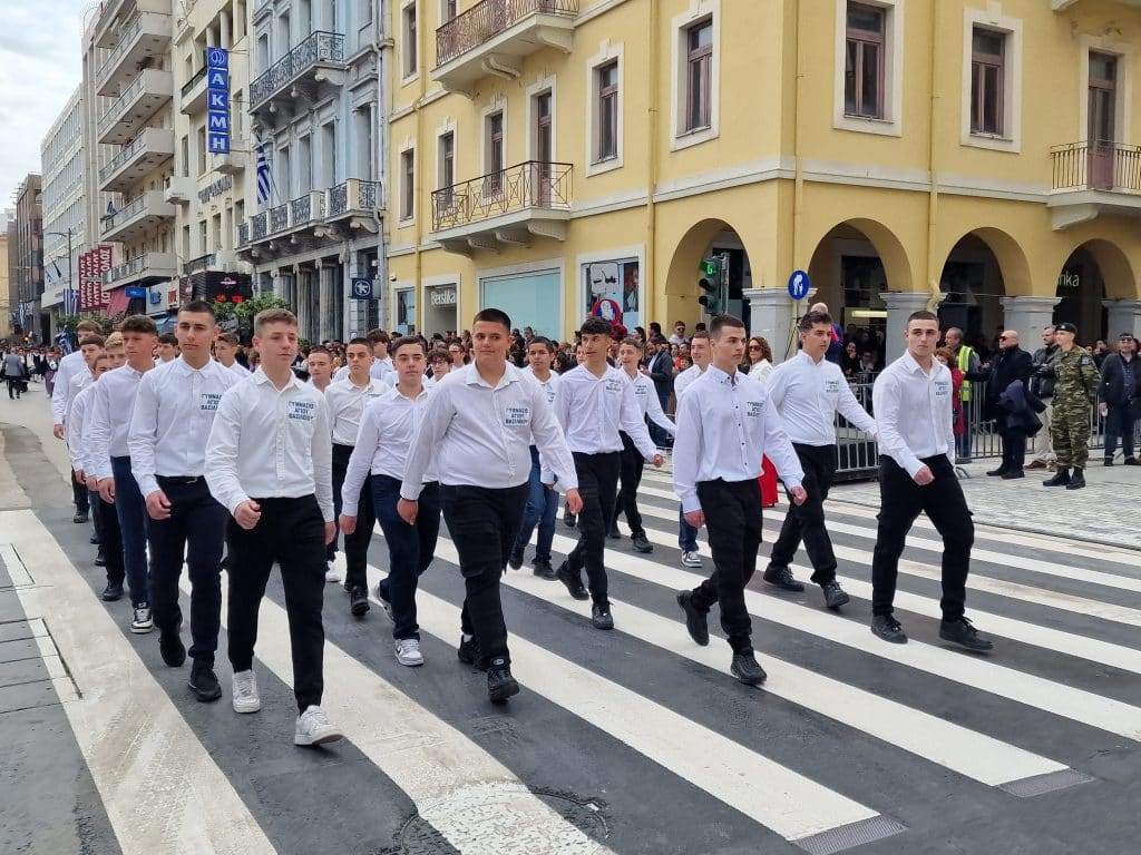 ΔΕΙΤΕ ΠΑΝΩ ΑΠΟ 250 ΦΩΤΟ ΚΑΙ ΒΙΝΤΕΟ: Η μεγάλη παρέλαση της Πάτρας για την Εθνική επέτειο