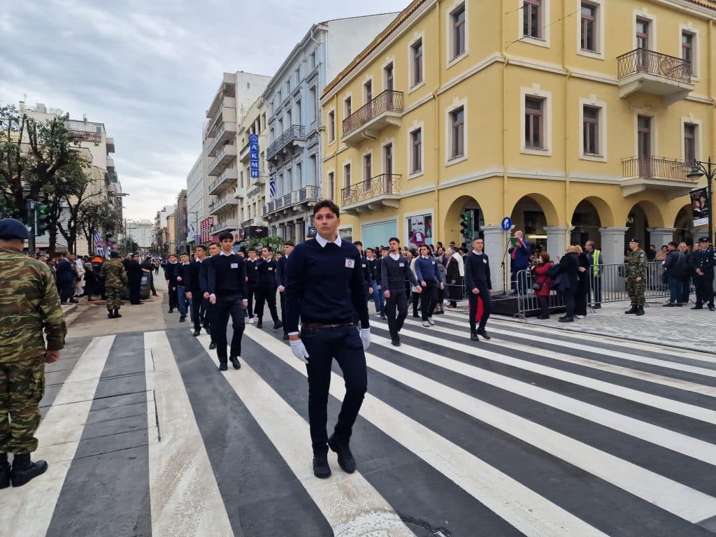 ΔΕΙΤΕ ΠΑΝΩ ΑΠΟ 250 ΦΩΤΟ ΚΑΙ ΒΙΝΤΕΟ: Η μεγάλη παρέλαση της Πάτρας για την Εθνική επέτειο