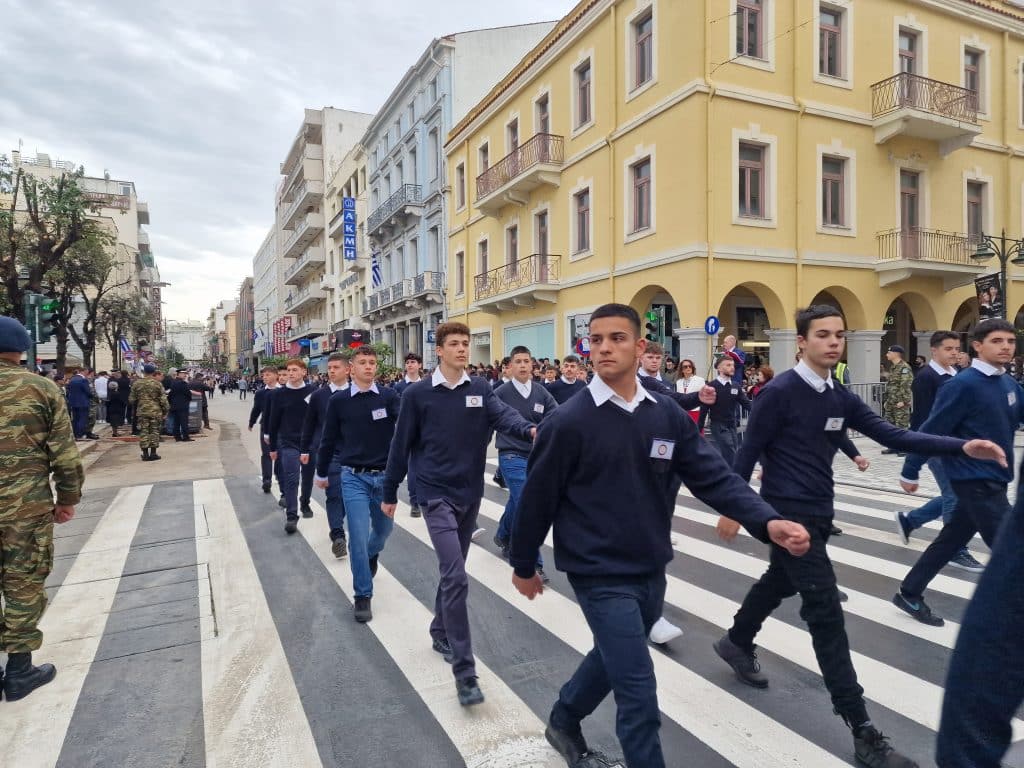 ΔΕΙΤΕ ΠΑΝΩ ΑΠΟ 250 ΦΩΤΟ ΚΑΙ ΒΙΝΤΕΟ: Η μεγάλη παρέλαση της Πάτρας για την Εθνική επέτειο