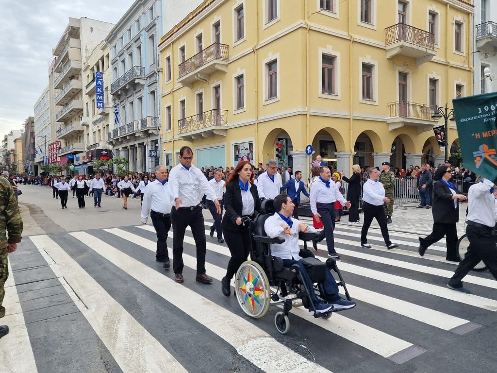 ΔΕΙΤΕ ΠΑΝΩ ΑΠΟ 250 ΦΩΤΟ ΚΑΙ ΒΙΝΤΕΟ: Η μεγάλη παρέλαση της Πάτρας για την Εθνική επέτειο