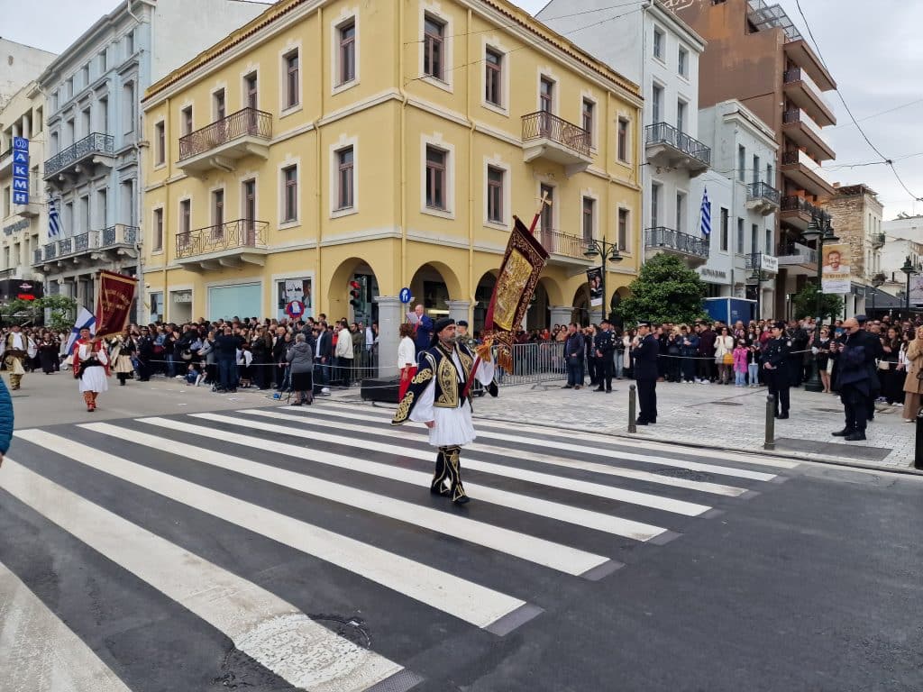 ΔΕΙΤΕ ΠΑΝΩ ΑΠΟ 250 ΦΩΤΟ ΚΑΙ ΒΙΝΤΕΟ: Η μεγάλη παρέλαση της Πάτρας για την Εθνική επέτειο