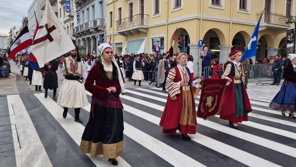 ΔΕΙΤΕ ΠΑΝΩ ΑΠΟ 250 ΦΩΤΟ ΚΑΙ ΒΙΝΤΕΟ: Η μεγάλη παρέλαση της Πάτρας για την Εθνική επέτειο