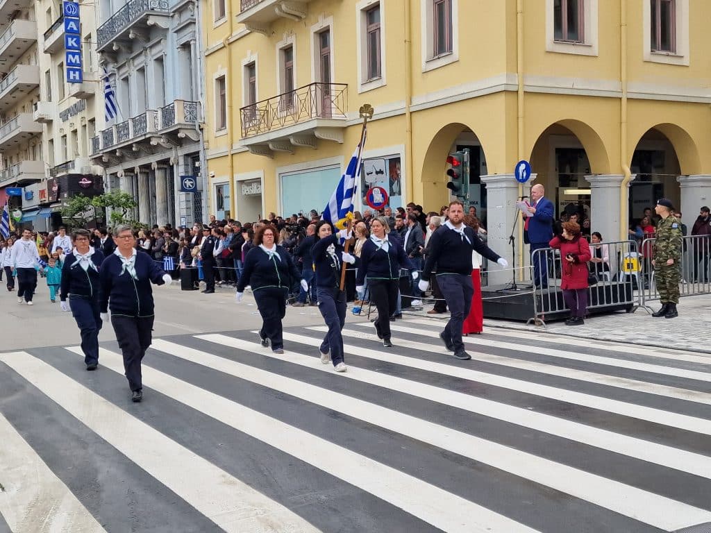 ΔΕΙΤΕ ΠΑΝΩ ΑΠΟ 250 ΦΩΤΟ ΚΑΙ ΒΙΝΤΕΟ: Η μεγάλη παρέλαση της Πάτρας για την Εθνική επέτειο