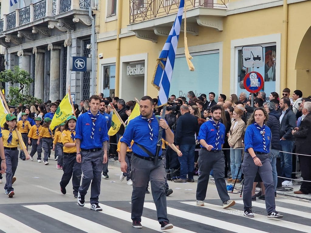 ΔΕΙΤΕ ΠΑΝΩ ΑΠΟ 250 ΦΩΤΟ ΚΑΙ ΒΙΝΤΕΟ: Η μεγάλη παρέλαση της Πάτρας για την Εθνική επέτειο