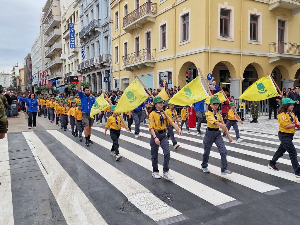 ΔΕΙΤΕ ΠΑΝΩ ΑΠΟ 250 ΦΩΤΟ ΚΑΙ ΒΙΝΤΕΟ: Η μεγάλη παρέλαση της Πάτρας για την Εθνική επέτειο