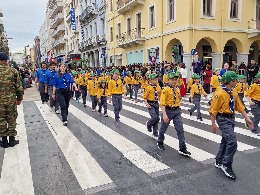 ΔΕΙΤΕ ΠΑΝΩ ΑΠΟ 250 ΦΩΤΟ ΚΑΙ ΒΙΝΤΕΟ: Η μεγάλη παρέλαση της Πάτρας για την Εθνική επέτειο