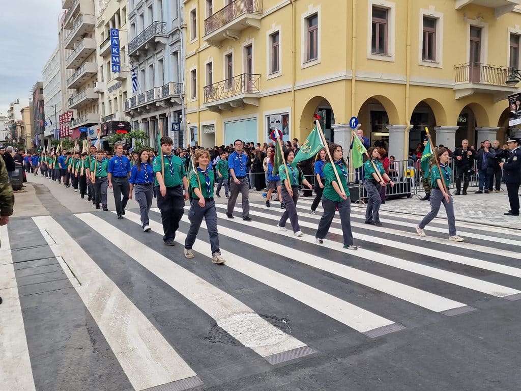 ΔΕΙΤΕ ΠΑΝΩ ΑΠΟ 250 ΦΩΤΟ ΚΑΙ ΒΙΝΤΕΟ: Η μεγάλη παρέλαση της Πάτρας για την Εθνική επέτειο