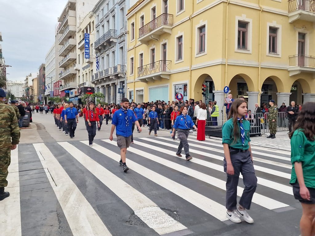 ΔΕΙΤΕ ΠΑΝΩ ΑΠΟ 250 ΦΩΤΟ ΚΑΙ ΒΙΝΤΕΟ: Η μεγάλη παρέλαση της Πάτρας για την Εθνική επέτειο