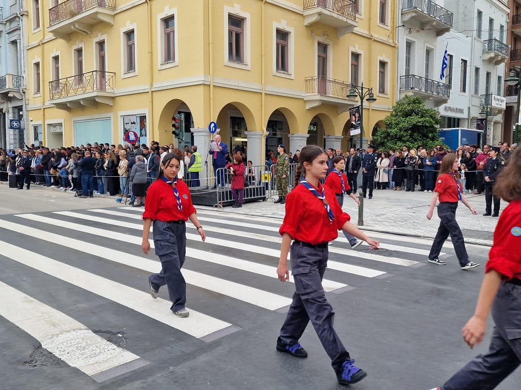 ΔΕΙΤΕ ΠΑΝΩ ΑΠΟ 250 ΦΩΤΟ ΚΑΙ ΒΙΝΤΕΟ: Η μεγάλη παρέλαση της Πάτρας για την Εθνική επέτειο