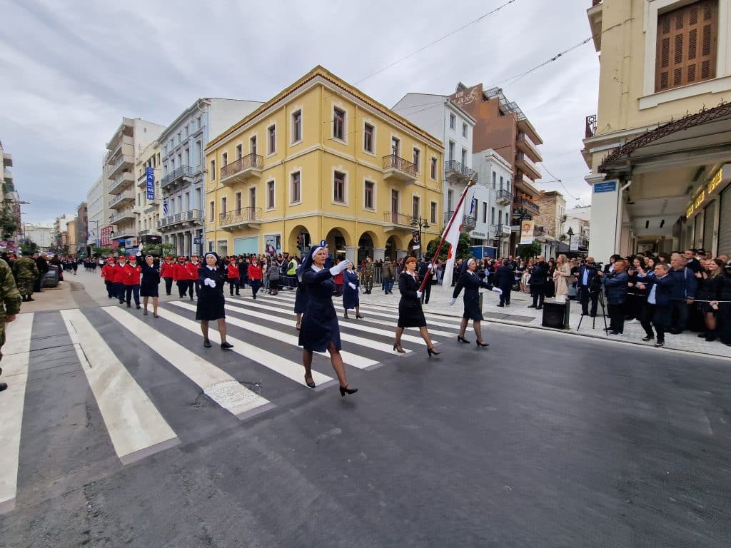 ΔΕΙΤΕ ΠΑΝΩ ΑΠΟ 250 ΦΩΤΟ ΚΑΙ ΒΙΝΤΕΟ: Η μεγάλη παρέλαση της Πάτρας για την Εθνική επέτειο