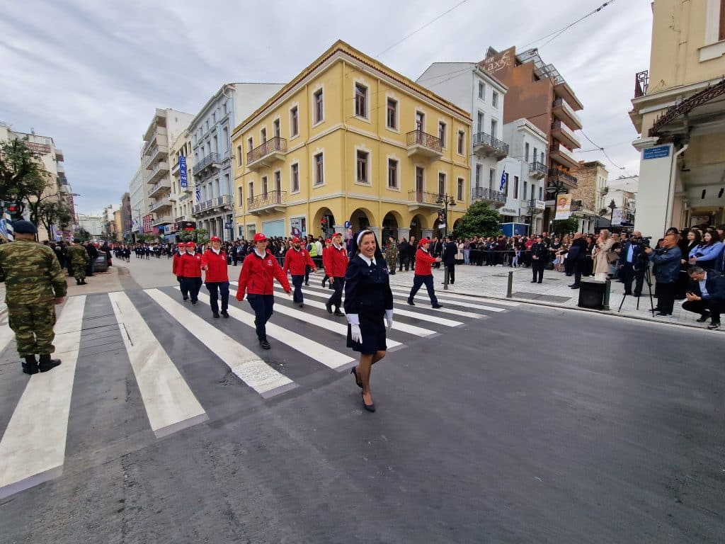 ΔΕΙΤΕ ΠΑΝΩ ΑΠΟ 250 ΦΩΤΟ ΚΑΙ ΒΙΝΤΕΟ: Η μεγάλη παρέλαση της Πάτρας για την Εθνική επέτειο