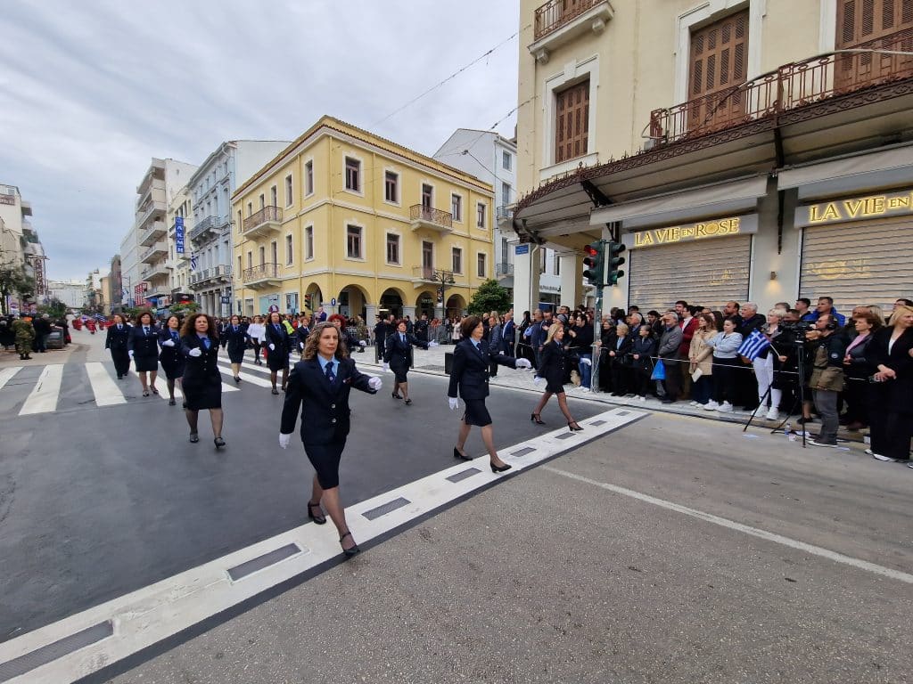 ΔΕΙΤΕ ΠΑΝΩ ΑΠΟ 250 ΦΩΤΟ ΚΑΙ ΒΙΝΤΕΟ: Η μεγάλη παρέλαση της Πάτρας για την Εθνική επέτειο