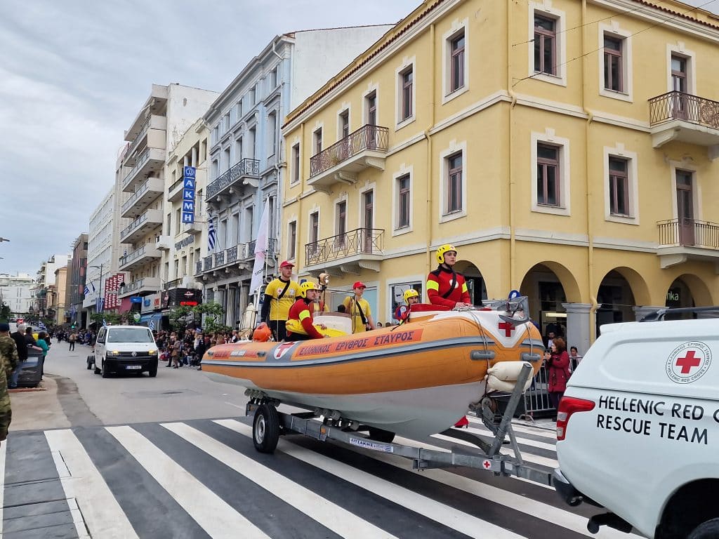 ΔΕΙΤΕ ΠΑΝΩ ΑΠΟ 250 ΦΩΤΟ ΚΑΙ ΒΙΝΤΕΟ: Η μεγάλη παρέλαση της Πάτρας για την Εθνική επέτειο