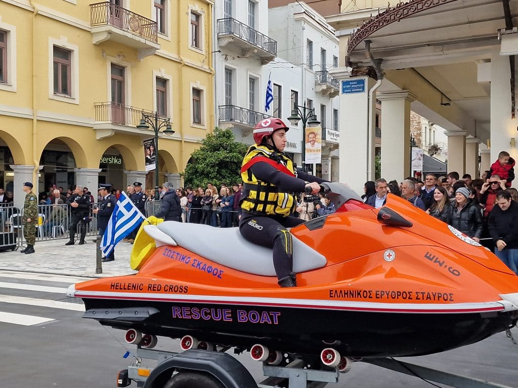 ΔΕΙΤΕ ΠΑΝΩ ΑΠΟ 250 ΦΩΤΟ ΚΑΙ ΒΙΝΤΕΟ: Η μεγάλη παρέλαση της Πάτρας για την Εθνική επέτειο