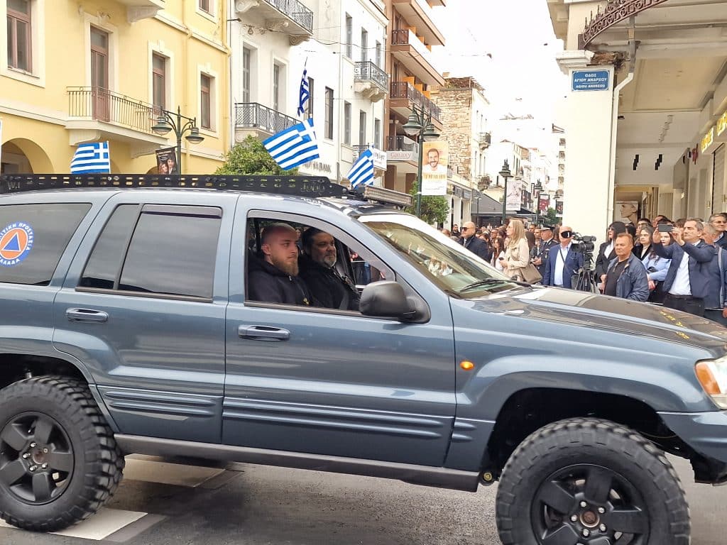 ΔΕΙΤΕ ΠΑΝΩ ΑΠΟ 250 ΦΩΤΟ ΚΑΙ ΒΙΝΤΕΟ: Η μεγάλη παρέλαση της Πάτρας για την Εθνική επέτειο