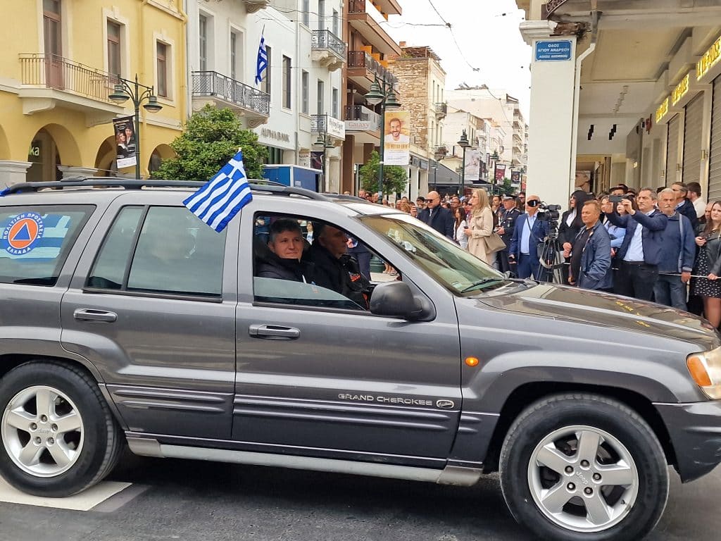 ΔΕΙΤΕ ΠΑΝΩ ΑΠΟ 250 ΦΩΤΟ ΚΑΙ ΒΙΝΤΕΟ: Η μεγάλη παρέλαση της Πάτρας για την Εθνική επέτειο